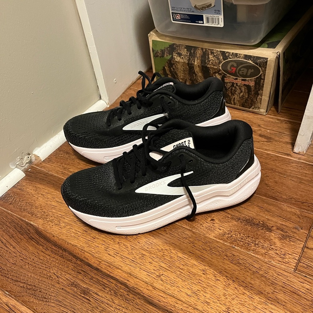 Brooks Ghost Max 2 Women’s-Size 10 - Picture 2 of 4